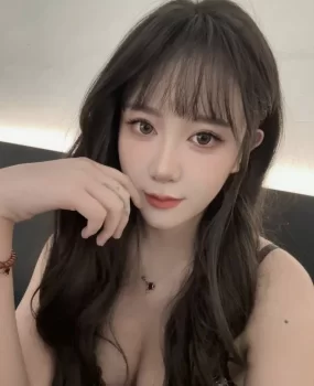 下海兼职的大胸学生妹