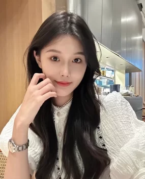 02年粉嫩小姐姐