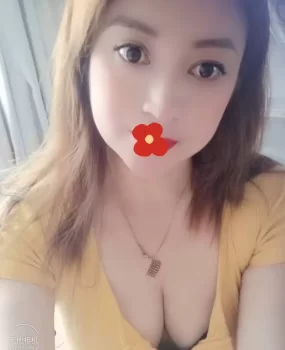 乳大肤白，离异多年可双飞的一对姐妹花