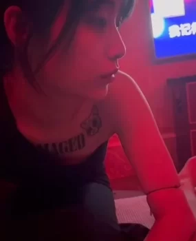 高颜值03年妹子