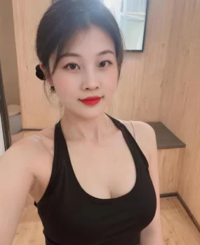 20岁的小姑娘会叫水多