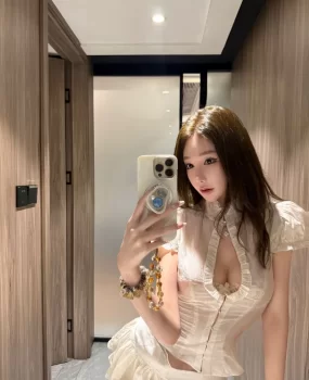 闵行嫩妞身材哇塞吃屌很爽