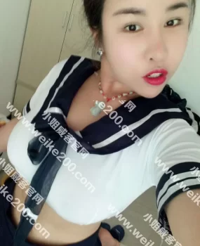 体验昆明北市区大胸妹子还双飞