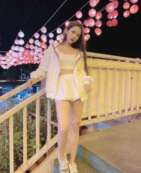 朝阳兼职嫩妹，好身材，招式丰富