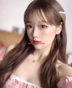 重庆爆操易高潮小骚货操出白浆?️套抽插